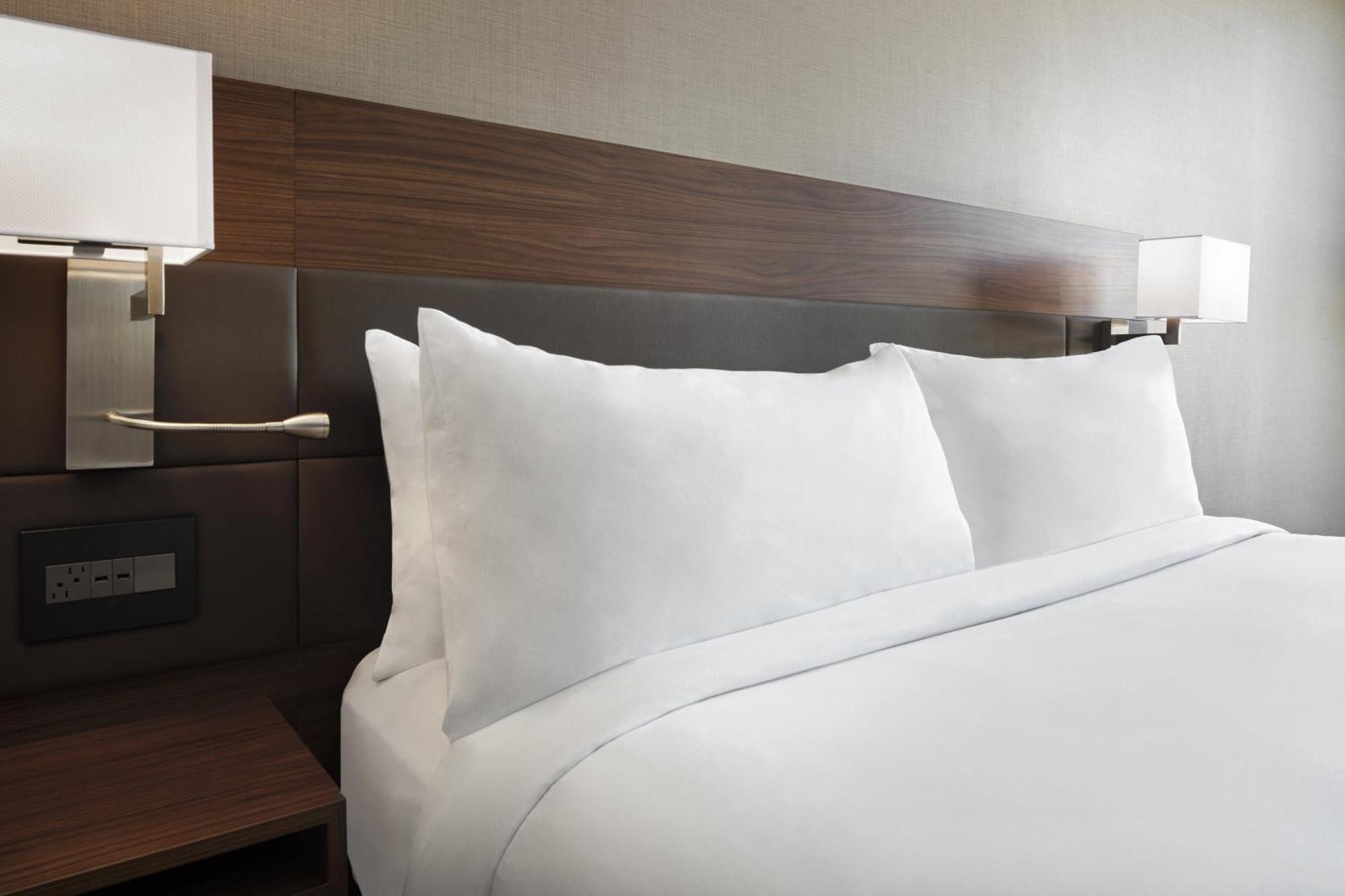 Ac Hotel By Marriott St. Louis Clayton Bagian luar foto